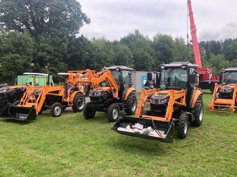 Traktor TIGER 704 - 2
