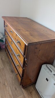Starožitná vyřezávaná komoda - 2