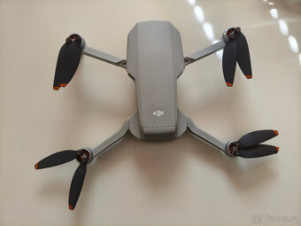 Dron DJI Mini 2 SE Fly More Combo - 2