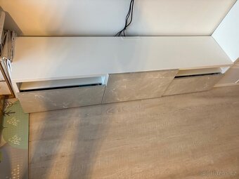 Ikea tv stolek Besta - 2