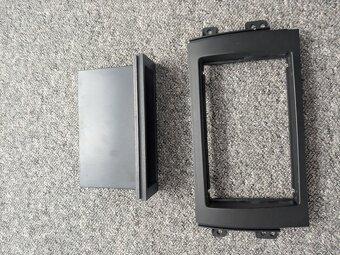 Suzuki SX4, redukční rámeček autorádia + iso konektor - 2