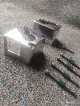 Kryty lifter boxu KuryAkyn Harley - 2