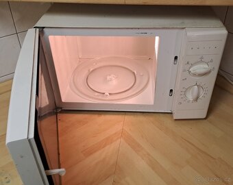 Mikrovlnná trouba Hyundai - 2