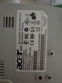 Projektor a plátno - 2