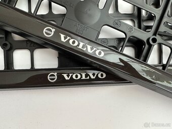 Volvo podložky pod SPZ - 2