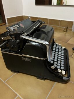 Retro psací stroj - 2