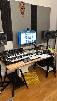 Prodám stojany na studiové monitory Behringer SM5002 - 2