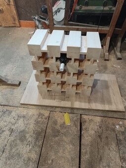 Prodám stojan na víno smrk - 2