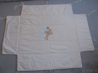 Mantinel s chráničem matrace do dětské postýlky - 2