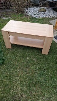 Dřevěný konferenční stolek - 2