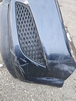 Opel Astra H přední nárazník. - 2