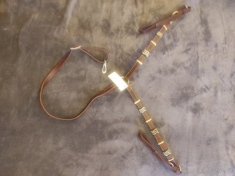 Westernovy poprsak novy - 2
