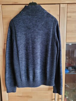 Modročerný pánský svetr na zip vel. M / 50 - 2