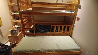 Patrová postel, s přistýlkou i úložným prostorem. - 2