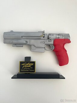 Replika Malorian Arms Johnyho Silverhanda (Cyberpunk 2077) - 2