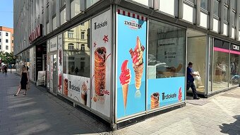 Pronájem obchodního prostoru vč. zázemí 23 m2 v centru města - 2