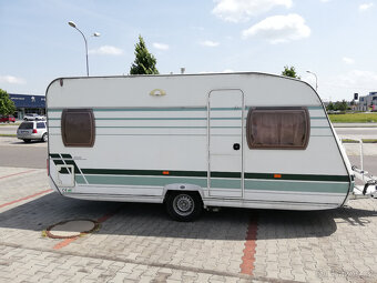 Karavan Chateau Calista 466-francouzská postel - 2