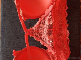 dámské podprsenky - nové - 2