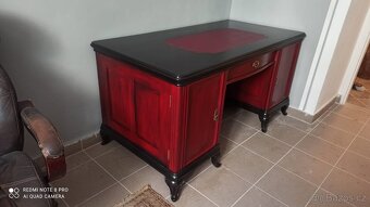 Psací stůl  po renovaci - 2