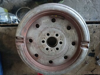 Dvouhmotnostní Setrvačník DSG 6q škoda - 2