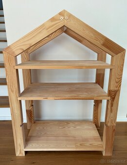 Regál velký dřevěný domeček - 2