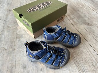 nové Keen, vel 24 - 2