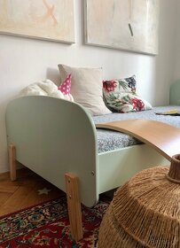Krásná designová postel - rozm. 200x90 cm - 2