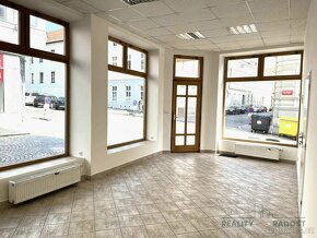Pronájem komerčních prostor ve Znojmě 28 m2, obchodní, centr - 2