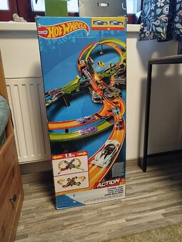 Hotwheels elektrická autodráha - 2