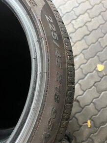 Pirelli 225 / 45R 18 - 2