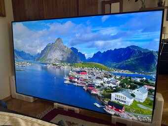 Samsung 85" 4K UHD TV - QM85F - 2