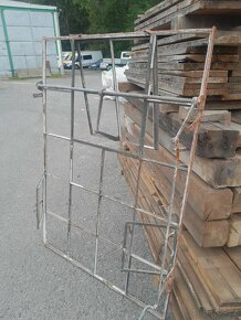 Prodám stará litinová okna - 2
