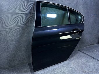 BMW G30 kompletni dvere 475 black-sapphire metallic - 2
