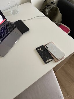 iPhone na dily - 2