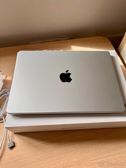 MacBook Pro M1 14“ 2021 - výkonnější varianta TOP STAV - 2