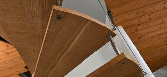 Tocite schodiště dub nerez - 2