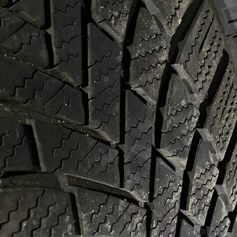 Zimní pneu 235/50 R19 103V Bridgestone 5mm - 2