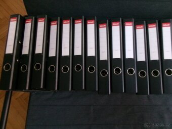 24 pákových pořadačů Esselte Economy A4, 5 cm. - 2