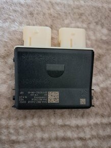 Řídící jednotka pro otevírání víka kufru / 5NA962243B - 2