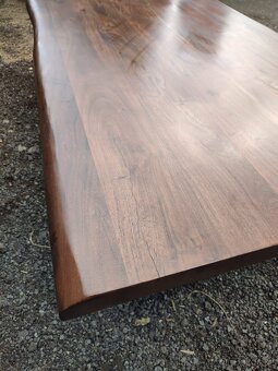 Akáciový stůl s ručně kovanými nohami - 2