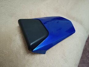 Prodám Zadní kryt zadního sedadla na Yamahu R1 00-01 - 2