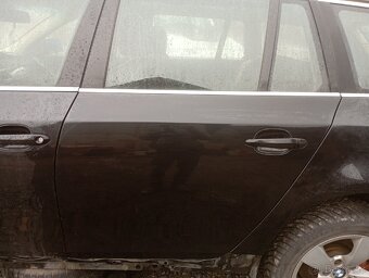 BMW e61 zadní dveře blacksapphire - 2