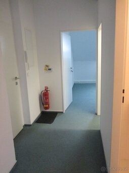 Pronájem kancelářských a obchodních prostor, kanceláří 103m - 2