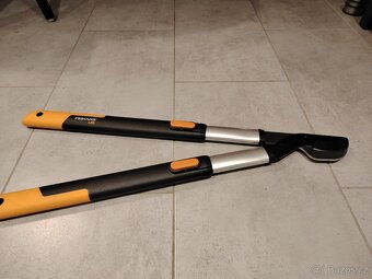 Nové Fiskars Smartfit Teleskopické nůžky na větve L86. - 2
