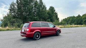 Chrysler Town Country 3.6 LPG 211KW - 2