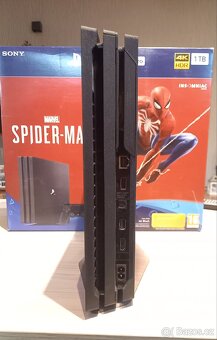 Playstation 4 Pro + 9 her - 2