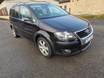 Prodám touran cross 2.0tdi 103kw perfektním technickým stavu - 2
