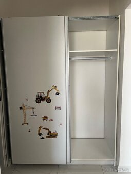 Šatní skříň - 2