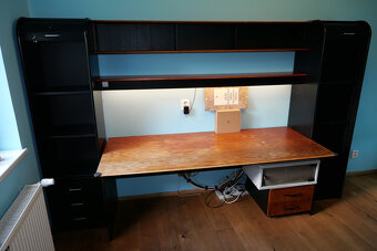 Stěna do pracovny - psací stůl a kancelářské skříněmi spojen - 2
