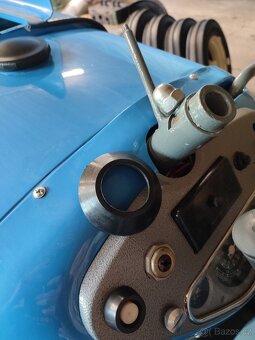 Dorazy kapoty Zetor UŘ I. - 2